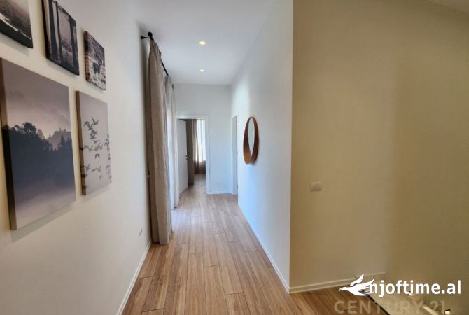 Shtepi ne shitje Vila Luksoze ne Tirane, 3+1, Mobilimi E mobiluar, Pagesa 650,000  Euro.