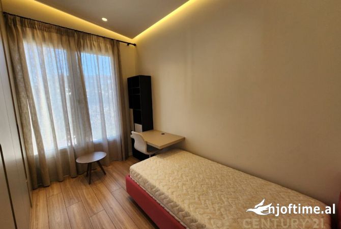 Shtepi ne shitje Vila Luksoze ne Tirane, 3+1, Mobilimi E mobiluar, Pagesa 650,000  Euro.