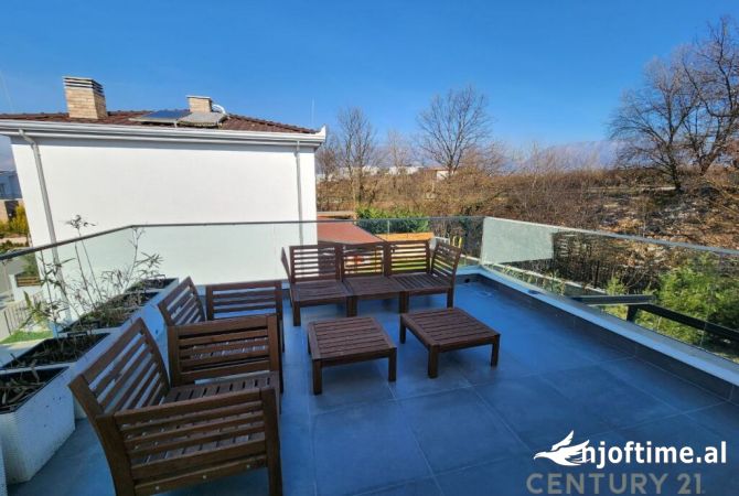 Shtepi ne shitje Vila Luksoze ne Tirane, 3+1, Mobilimi E mobiluar, Pagesa 650,000  Euro.