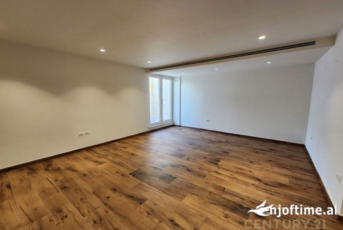 Shtepi ne shitje Vila Luksoze ne Tirane, 3+1, Mobilimi E mobiluar, Pagesa 650,000  Euro.