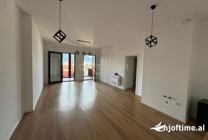 Shtepi ne shitje Apartament ne Tirane, 3+1, Mobilimi Bosh, pa mobiluar, Pagesa 422,000  Euro.