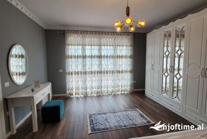 Shtepi me qera Apartament ne Tirane, 2+1, Mobilimi E mobiluar, Pagesa 900  Euro.