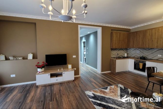 Shtepi me qera Apartament ne Tirane, 2+1, Mobilimi E mobiluar, Pagesa 900  Euro.