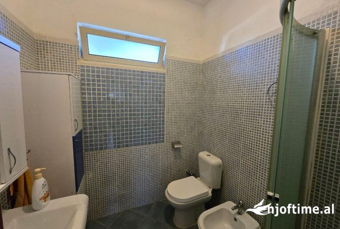 Shtepi ne shitje Apartament ne Durres, 2+1, Mobilimi E mobiluar, Pagesa 280,000  Euro.