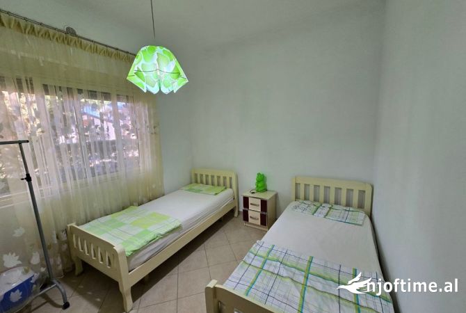 Shtepi ne shitje Apartament ne Durres, 2+1, Mobilimi E mobiluar, Pagesa 280,000  Euro.