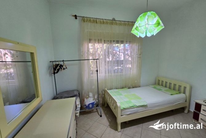 Shtepi ne shitje Apartament ne Durres, 2+1, Mobilimi E mobiluar, Pagesa 280,000  Euro.