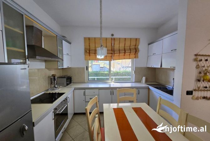 Shtepi ne shitje Apartament ne Durres, 2+1, Mobilimi E mobiluar, Pagesa 280,000  Euro.