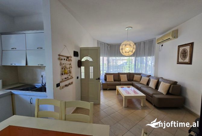 Shtepi ne shitje Apartament ne Durres, 2+1, Mobilimi E mobiluar, Pagesa 280,000  Euro.