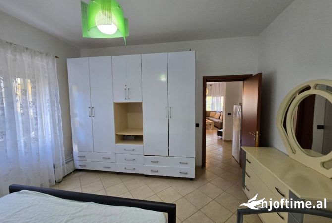 Shtepi ne shitje Apartament ne Durres, 2+1, Mobilimi E mobiluar, Pagesa 280,000  Euro.