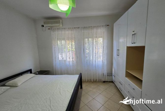 Shtepi ne shitje Apartament ne Durres, 2+1, Mobilimi E mobiluar, Pagesa 280,000  Euro.