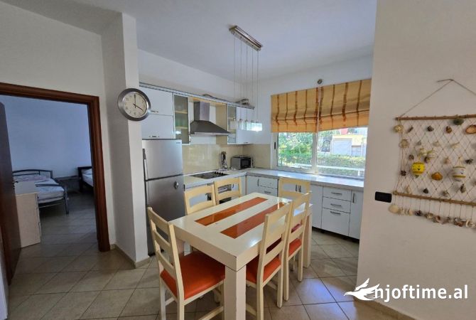 Shtepi ne shitje Apartament ne Durres, 2+1, Mobilimi E mobiluar, Pagesa 280,000  Euro.