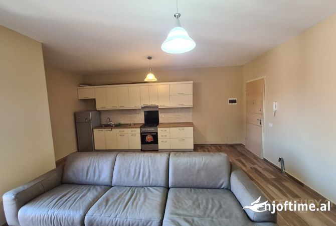 Shtepi ne shitje Apartament ne Tirane, 1+1, Mobilimi Bosh, pa mobiluar, Pagesa 160,000  Euro.