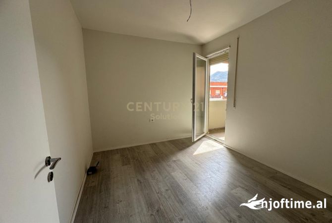 Shtepi ne shitje Apartament ne Tirane, 2+1, Mobilimi Bosh, pa mobiluar, Pagesa 167,000  Euro.