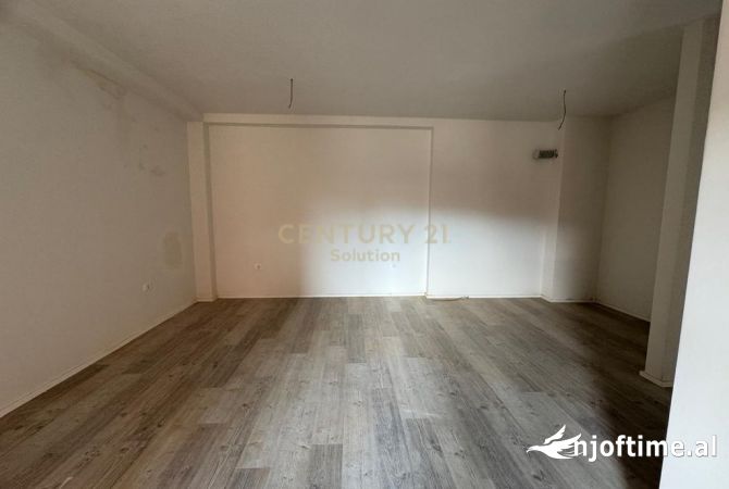 Shtepi ne shitje Apartament ne Tirane, 2+1, Mobilimi Bosh, pa mobiluar, Pagesa 167,000  Euro.