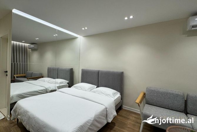 Shtepi ne shitje Apartament ne Tirane, 2+1, Mobilimi E mobiluar, Pagesa 184,000  Euro.