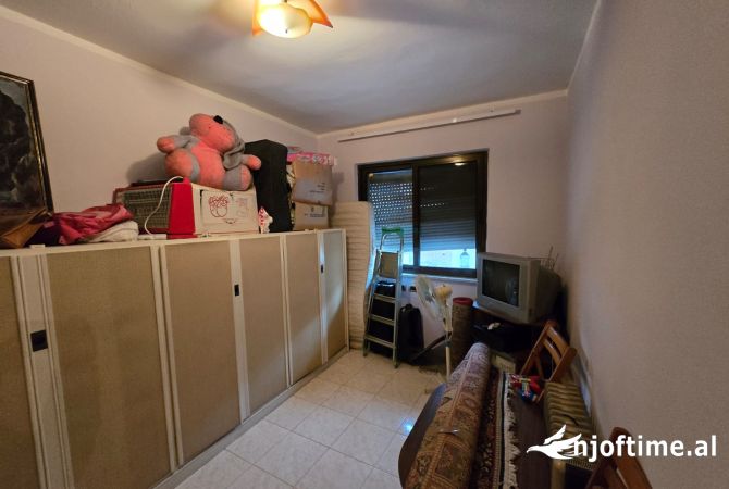 Shtepi ne shitje Apartament ne Tirane, 2+1, Mobilimi E mobiluar, Pagesa 112,000  Euro.
