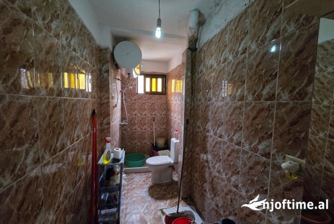 Shtepi ne shitje Apartament ne Tirane, 2+1, Mobilimi E mobiluar, Pagesa 112,000  Euro.