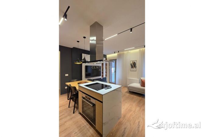 Shtepi ne shitje Apartament ne Tirane, 2+1, Mobilimi E mobiluar, Pagesa 390,000  Euro.