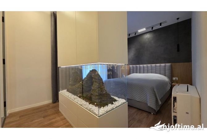 Shtepi ne shitje Apartament ne Tirane, 2+1, Mobilimi E mobiluar, Pagesa 390,000  Euro.