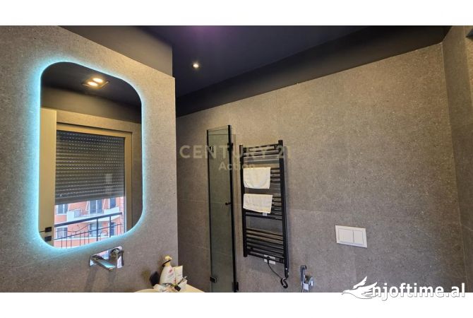 Shtepi ne shitje Apartament ne Tirane, 2+1, Mobilimi E mobiluar, Pagesa 390,000  Euro.