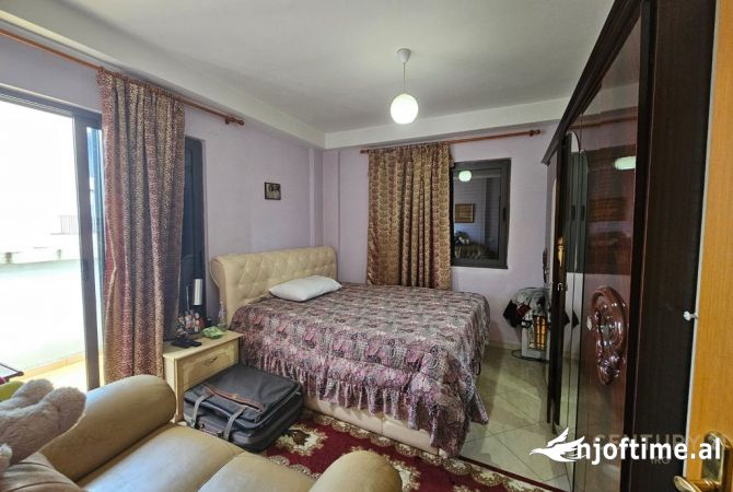 Shtepi ne shitje Apartament ne Tirane, 2+1, Mobilimi E mobiluar, Pagesa 215,000  Euro.