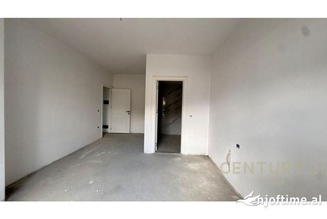 Shtepi ne shitje Apartament ne Tirane, 2+1, Mobilimi Bosh, pa mobiluar, Pagesa 115,000  Euro.