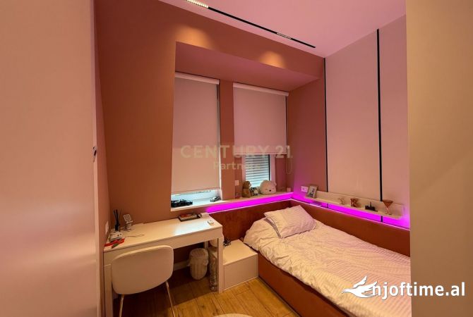 Shtepi ne shitje Apartament ne Tirane, 2+1, Mobilimi E mobiluar, Pagesa 390,000  Euro.