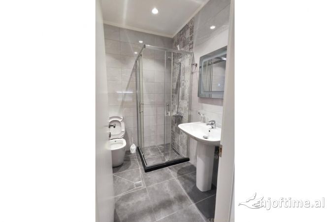 Shtepi ne shitje Apartament ne Tirane, 2+1, Mobilimi E mobiluar, Pagesa 260,000  Euro.