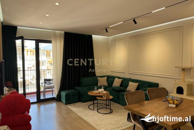 Shtepi ne shitje Apartament ne Tirane, 2+1, Mobilimi E mobiluar, Pagesa 240,000  Euro.