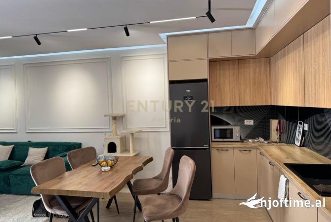 Shtepi ne shitje Apartament ne Tirane, 2+1, Mobilimi E mobiluar, Pagesa 240,000  Euro.