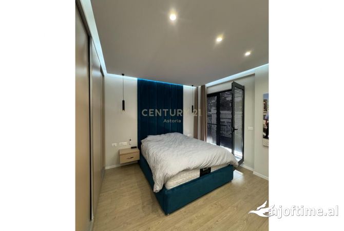 Shtepi ne shitje Apartament ne Tirane, 2+1, Mobilimi E mobiluar, Pagesa 240,000  Euro.