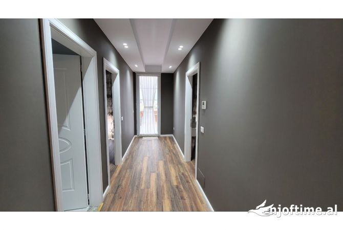 Shtepi ne shitje Apartament ne Tirane, 2+1, Mobilimi E mobiluar, Pagesa 280,000  Euro.