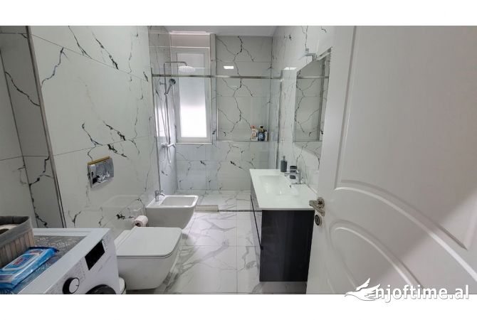 Shtepi ne shitje Apartament ne Tirane, 2+1, Mobilimi E mobiluar, Pagesa 280,000  Euro.