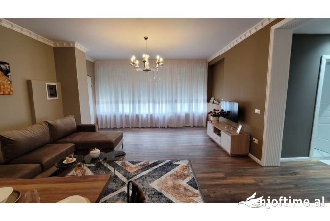 Shtepi ne shitje Apartament ne Tirane, 2+1, Mobilimi E mobiluar, Pagesa 280,000  Euro.