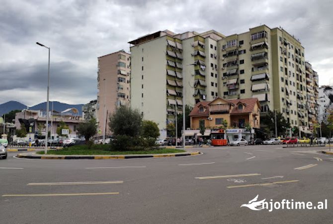 Ambient biznesi me qera 3+1 ne Tirane - 2,400 Euro