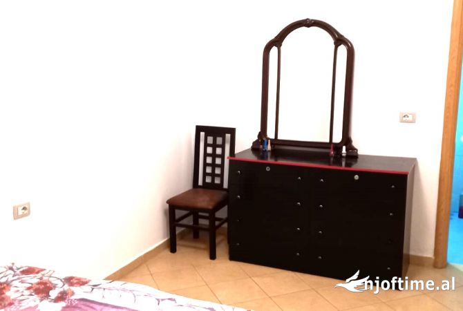 Shtepi me qera Apartament ne Tirane, 2+1, Mobilimi E mobiluar, Pagesa 50,000  Leke.