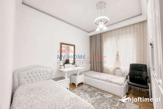 Shtepi ne shitje Apartament ne Tirane, 3+1, Mobilimi E mobiluar, Pagesa 250,000  Euro.