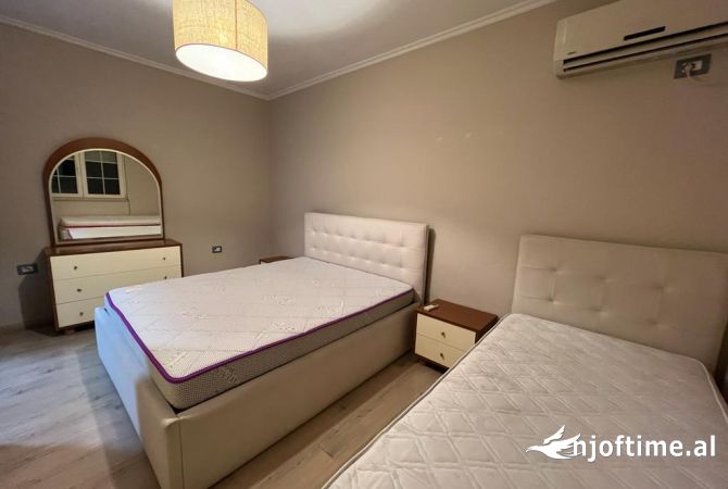 Shtepi me qera Apartament ne Tirane, 2+1, Mobilimi E mobiluar, Pagesa 550  Euro.