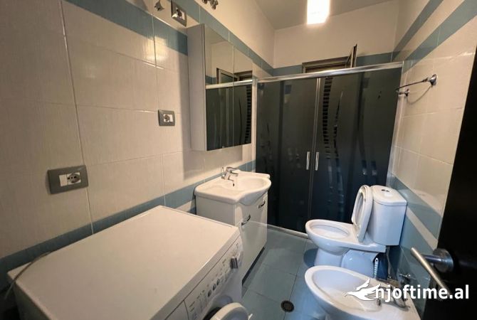 Shtepi me qera Apartament ne Tirane, 2+1, Mobilimi E mobiluar, Pagesa 550  Euro.