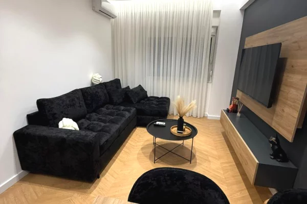 Shtepi me qera Apartament ne Tirane, 1+1, Mobilimi E mobiluar, Pagesa 1,000  Euro.