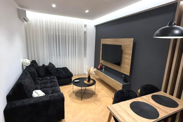 Shtepi me qera Apartament ne Tirane, 1+1, Mobilimi E mobiluar, Pagesa 1,000  Euro.