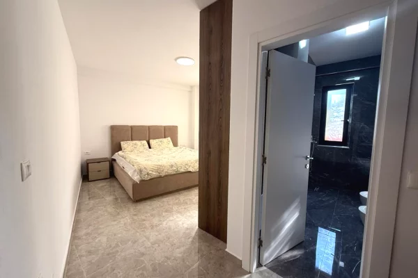 Shtepi me qera 2+1 ne Tirane - 900 Euro