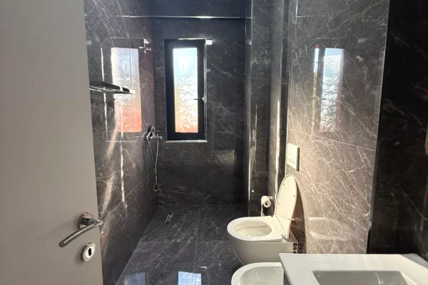 Shtepi me qera Apartament ne Tirane, 2+1, Mobilimi E mobiluar, Pagesa 900  Euro.