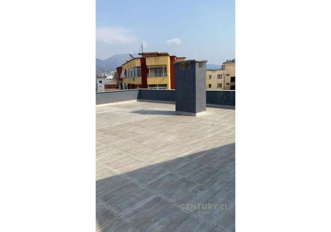 Shtepi ne shitje Penthose(kati i fundit panoramik) ne Tirane, 2+1, Mobilimi Bosh, pa mobiluar, Pagesa 230,000  Euro.