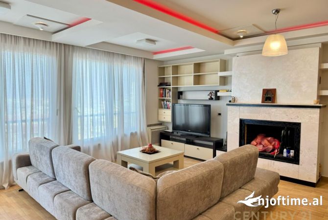 Shtepi me qera Duplex(shtepi me 2 kate) ne Tirane, 2+1, Mobilimi E mobiluar, Pagesa 900  Euro.