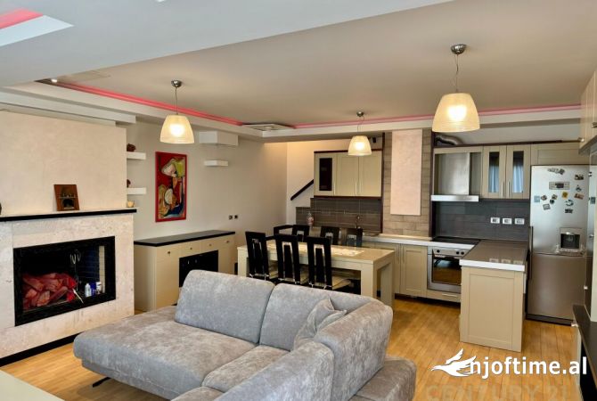 Shtepi me qera Duplex(shtepi me 2 kate) ne Tirane, 2+1, Mobilimi E mobiluar, Pagesa 900  Euro.