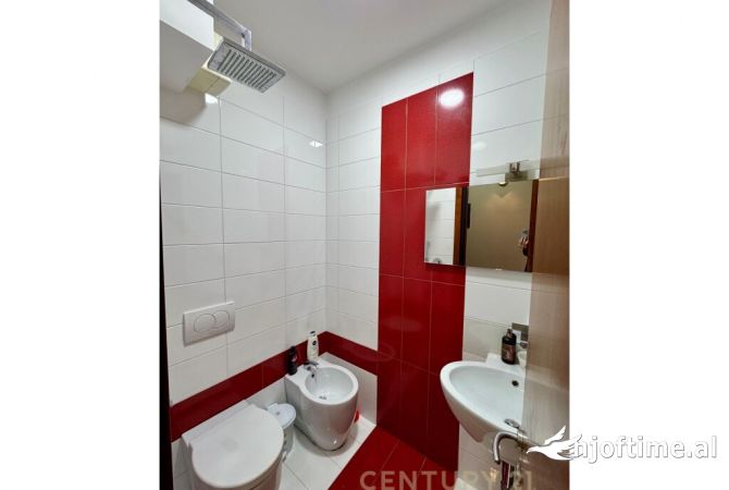 Shtepi me qera Duplex(shtepi me 2 kate) ne Tirane, 2+1, Mobilimi E mobiluar, Pagesa 900  Euro.