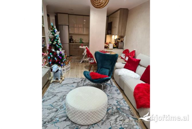 Shtepi ne shitje Apartament ne Tirane, 2+1, Mobilimi E mobiluar, Pagesa 220,000  Euro.