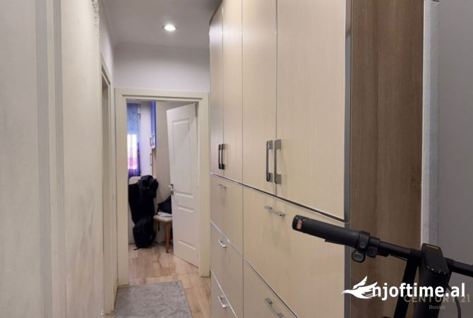 Shtepi ne shitje Apartament ne Tirane, 2+1, Mobilimi E mobiluar, Pagesa 220,000  Euro.