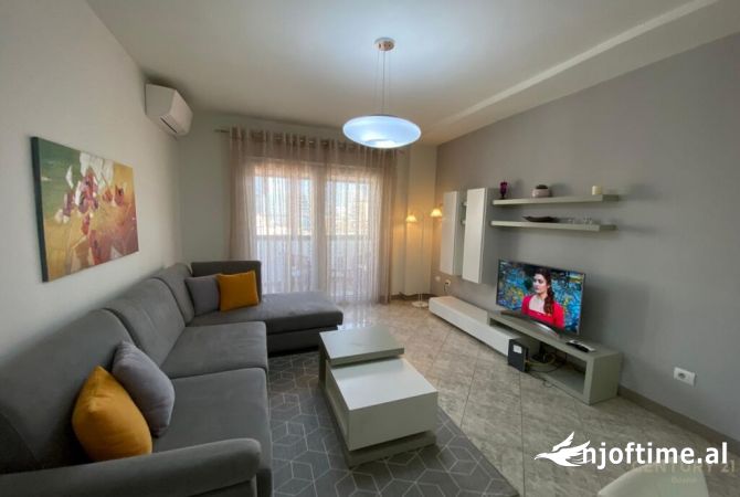 Shtepi me qera Apartament ne Tirane, 2+1, Mobilimi E mobiluar, Pagesa 900  Euro.